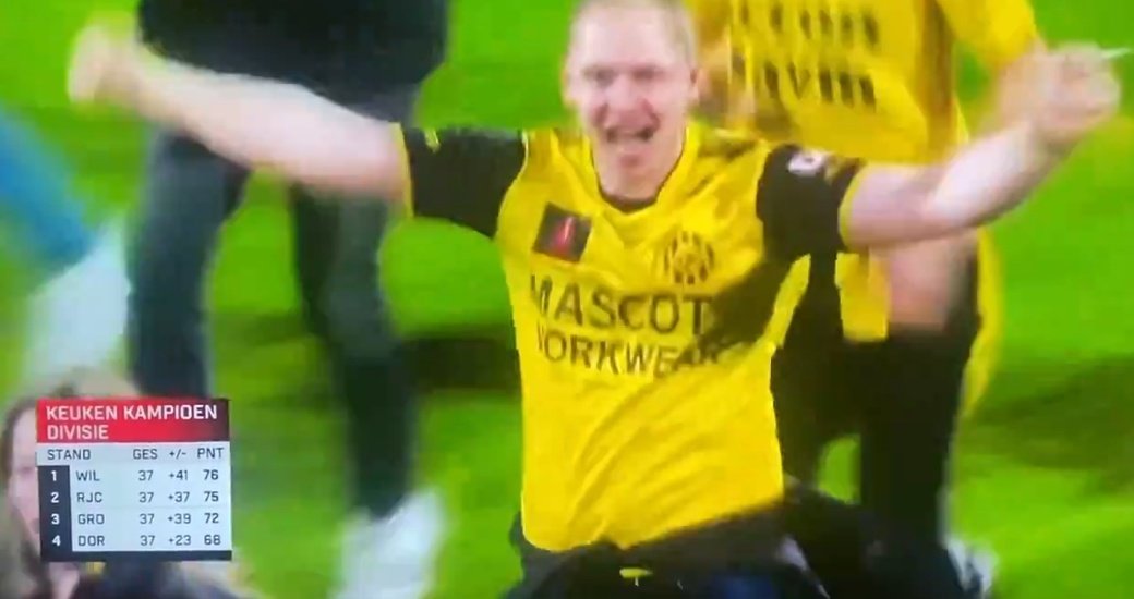 Roda fans invaded the pitch to celebrate, thinking they were promoted to Eredivisie (senior lgue) But Groningen scored in 90+ an equalizer, denying Roda's promotion.

Reminds me of that Aguerooo