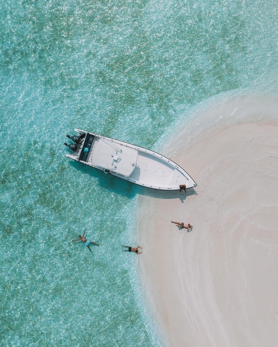 Yet another breathtakingly beautiful Maldives morning. When you discover a sandbank like this, you know it’s going to be a good weekend, don’t you?⁠ 📸: Villa Park, Maldives #MaldivesVirtualTour #Maldives #VisitMaldives #Explore #TravelBug #LuxuryTravel #VillaParkMaldives