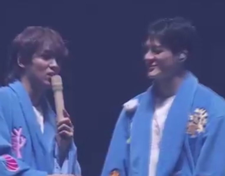 jeno was the first to tell haechan about the #젠동 banner and his expression of satisfaction was seen because he had told haechan😭😭😭😭😭 so cuteeeeeeeeee