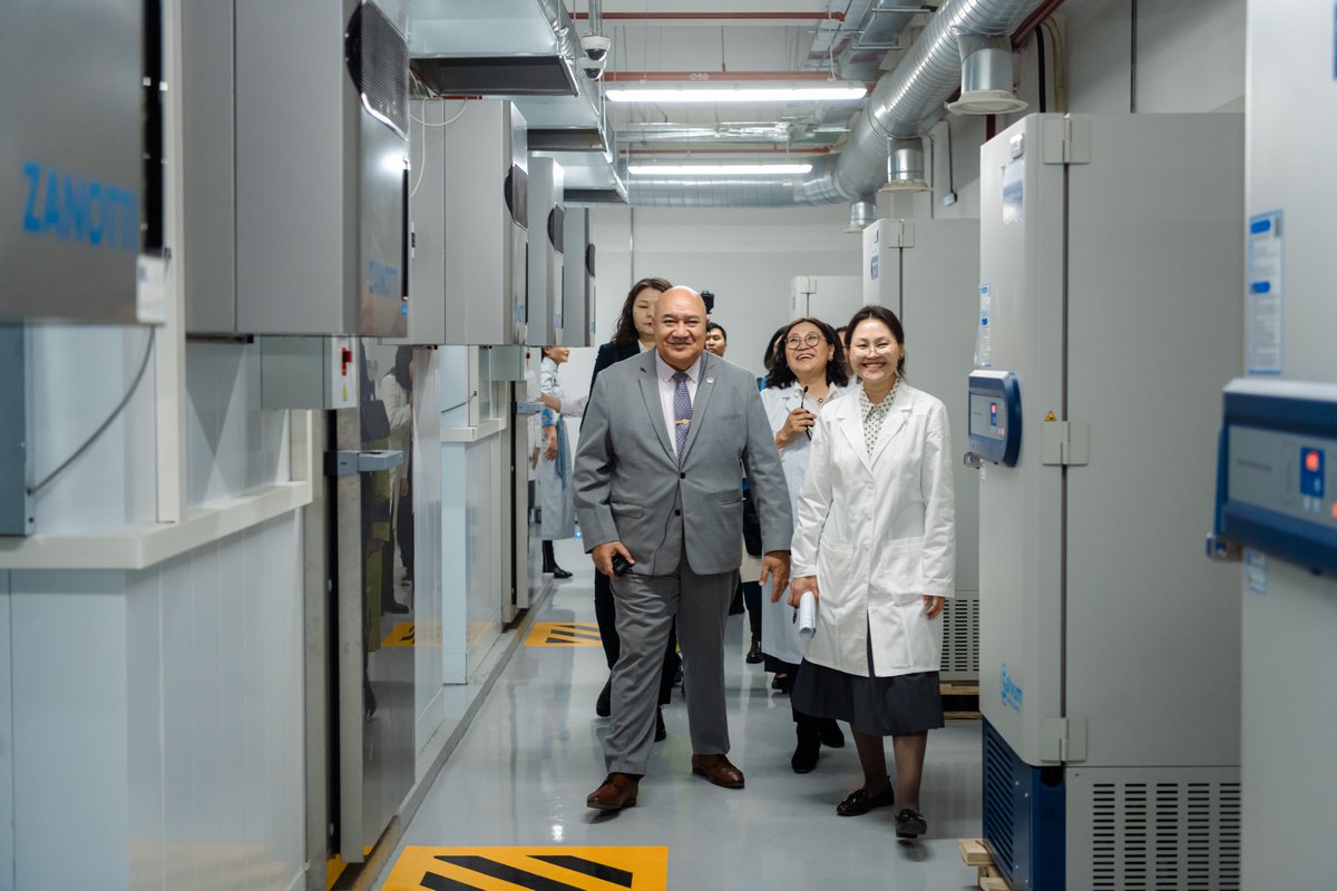 During his visit to #Mongolia 🇲🇳, Dr Piukala toured the vaccines storage warehouse at the National Center for Communicable Diseases, stressing the importance of solidarity and commitment in securing the Region against future health threats.