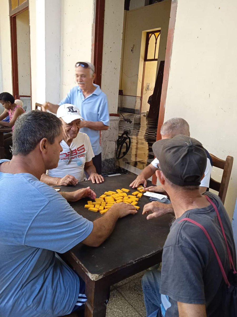 Gran encuentro de dominó sesionó entre residentes del Centro Médico Psicopedagógico Gregorio T.Morgan y el Hogar de Ancianos Hermanas Giral en #CienfuegosXMásVictorias 
#CubaPorLaVida 
#CubaEsSalud