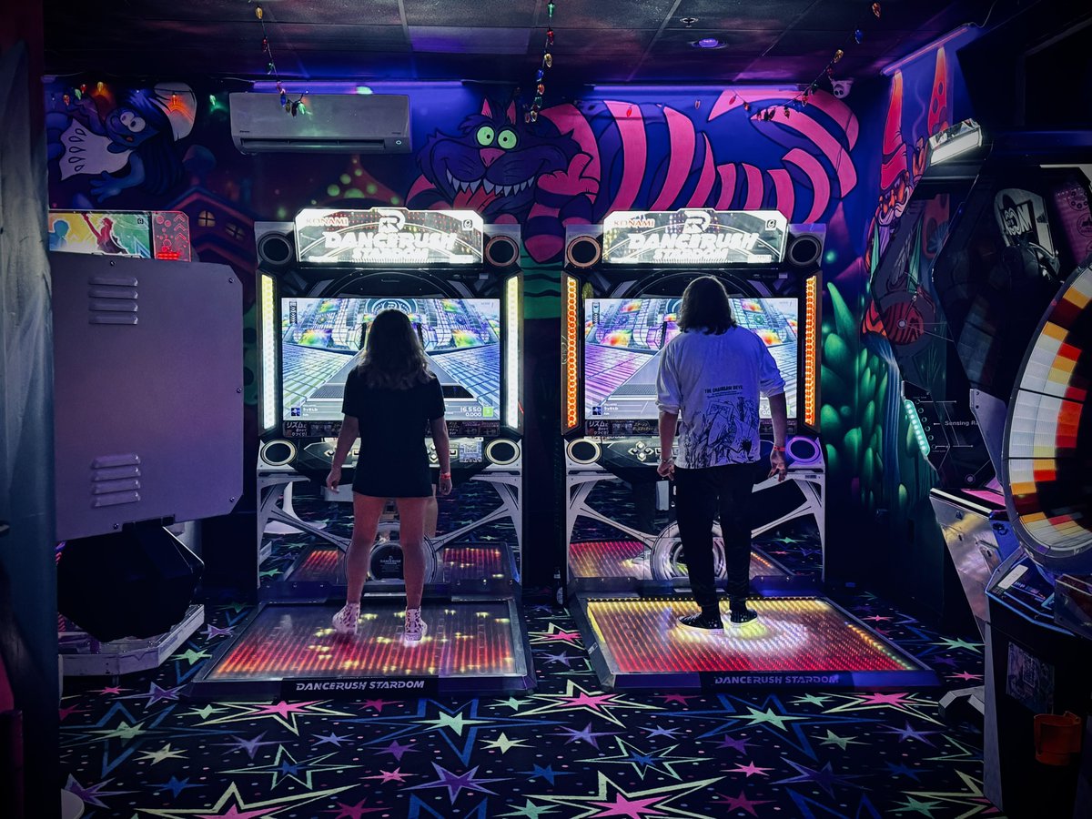 Had an amazing time in #Orlando with Lex and Josh. Highly recommend Arcade Monsters on International. #Florida #ilivewhereyouvacation #arcade #dadbloggers