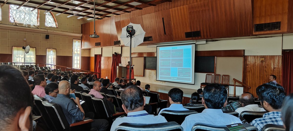 A full hall on a saturday morning at the @FSIDIISc, @iiscbangalore 'Industry-Institute' conclave.