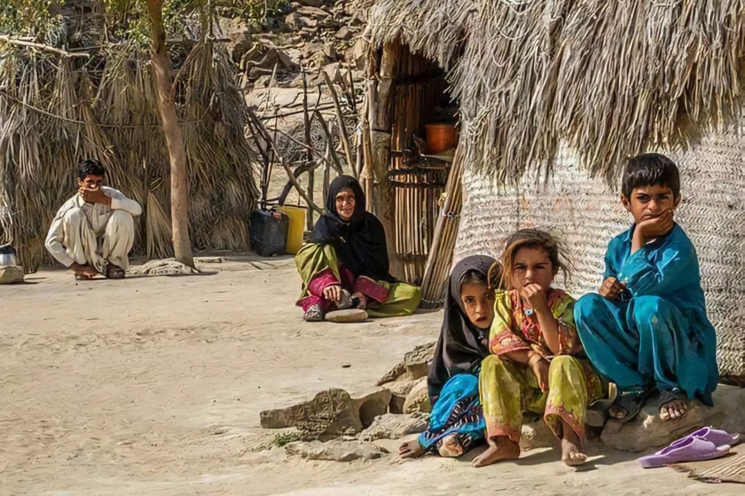 معاون امور مجلس رئیس جمهور:طرح تقسیم بلوچستان در دستور کار مجلس است.
فقر محرومیت بی شناسنامه ها،سوختبران،بی آبی ، بی سوادی... این مردم رنج میبرند، فقط خاکش باقی مانده که ارث پدری شما نیست.
#نه_به_تقسیم_بلوچستان
