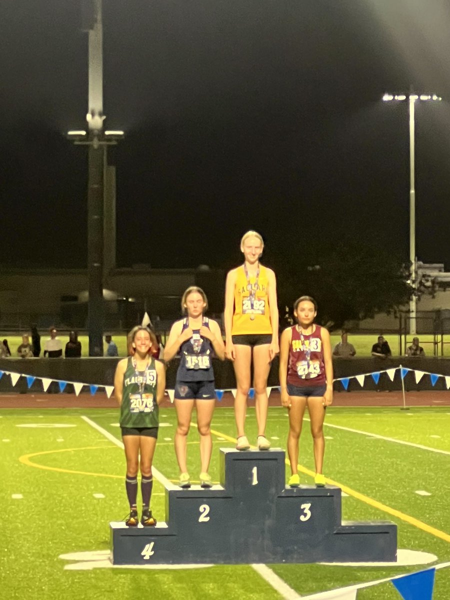 🚨 DISTANCE PHENOM WINS 🚨
EVANGELINE DUNCKLEY TAKES 1st place in the 3200m! She isn’t done either. She has the 800m and 1600m tomorrow… AND she comes back next year! 

<a href="/Saguaro_HS/">Sabercat Nation</a> 🏆