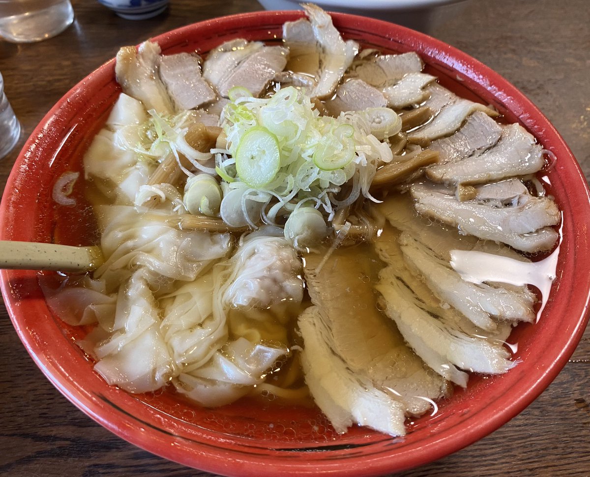 地元ではちょっと有名なワンタンメン
やっぱ山形のラーメンが1番美味い