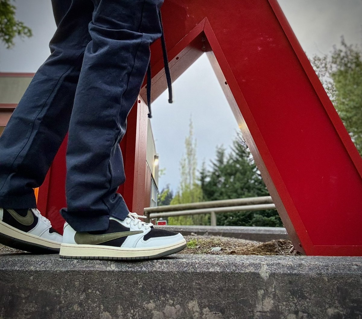 “The hardest challenge is to be yourself in a world where everyone is trying to make you be somebody else.”
#KOTD 👟 #yoursneakersaredope 👋🏽 #PNW 🏔️ 🌳