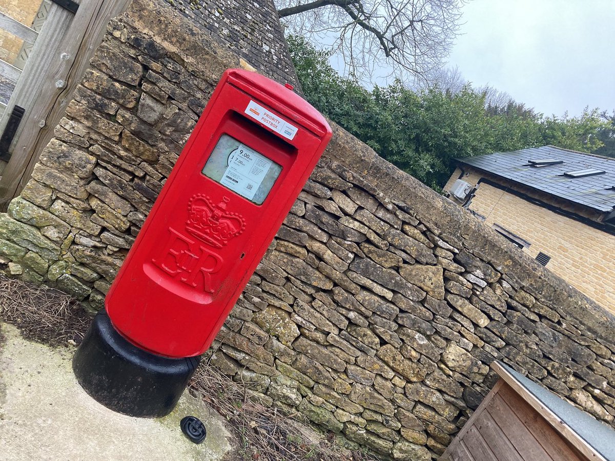 #PostboxSaturday 
An EIIR box near the bus station or the church in Blockley.
It was cloudy from morning this day. But It’s fantastic place that birds sing. 🌲
#Blockley #FatherBrown #StPeterPaul