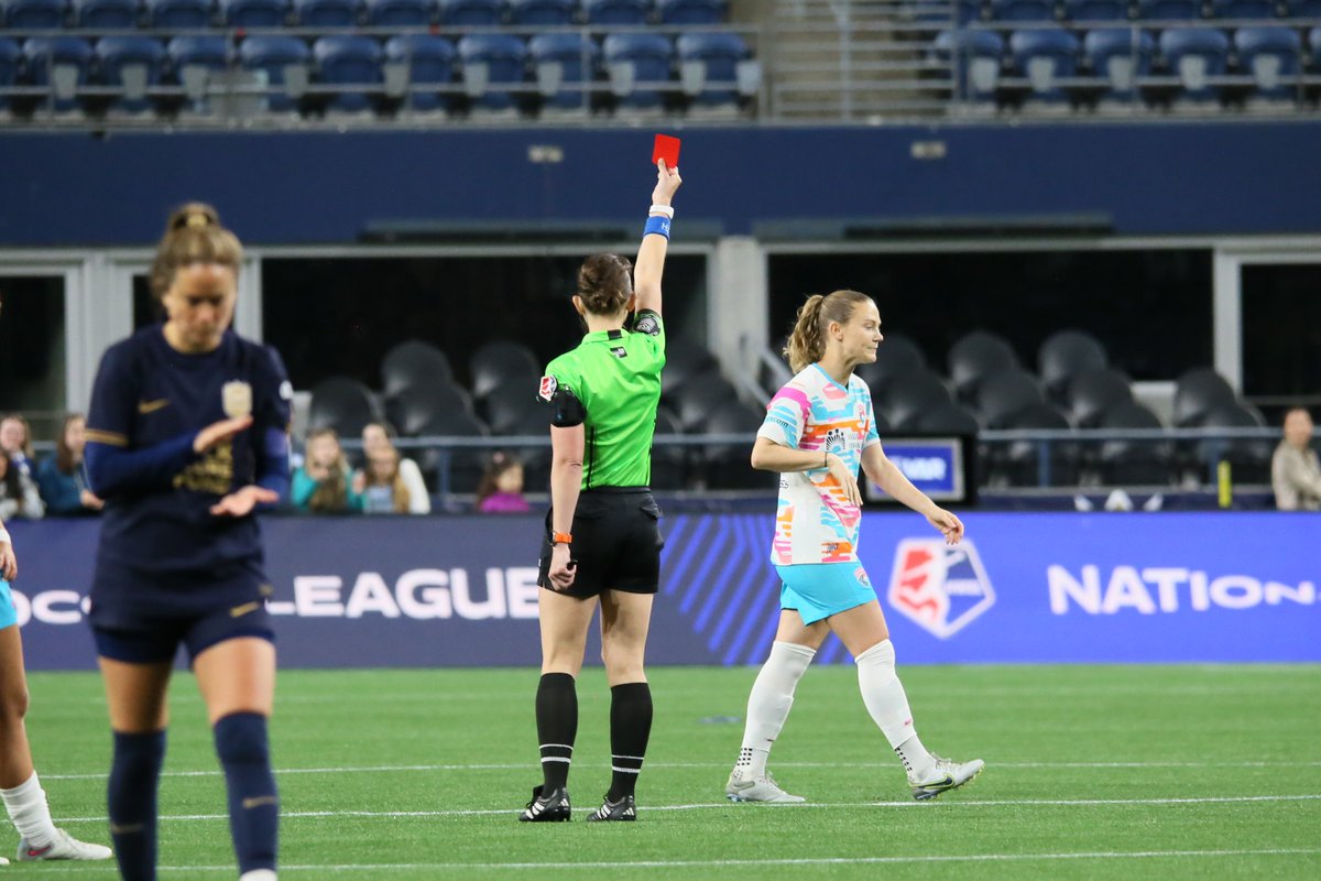 #SEAvSD #NWSLAfterDark truly chaotic as Kristen McNabb gets a red card in the 104th minute after a VAR review... With the suspension being McNabb cant play Wednesday against Utah, if Girma and Dahlkemper are still out injured, #MakeWaves CB situation could be dire