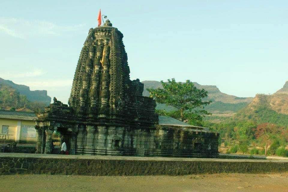 🕉 Serene ! Ancient Amruteshwar temple in Ratanwadi, Ahmednagar district of Maharashtra 🚩 #IncredibleIndia