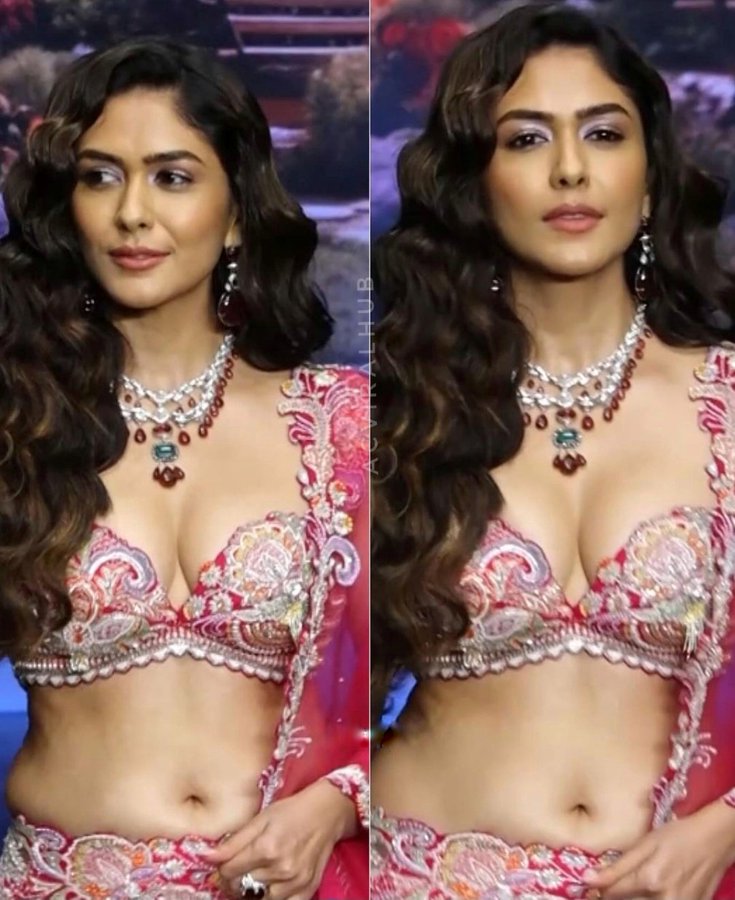 GMtXFN4aYAAclMH?format=jpg&name=900x900