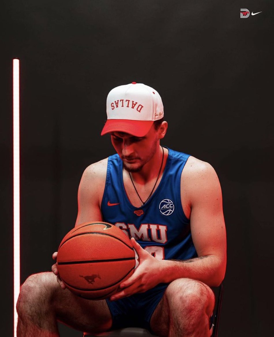 Now this is what you call a big pickup 

UMass transfer Matt Cross was a top 10 player left in the portal, just committed to SMU. Very reminiscent of Jaime Jaquez, averaging

15.3 PPG
8.3 RPG
3.0 APG
54% FG
33% 3P
80% FT

6’7, 230 lbs senior joining a really strong transfer class