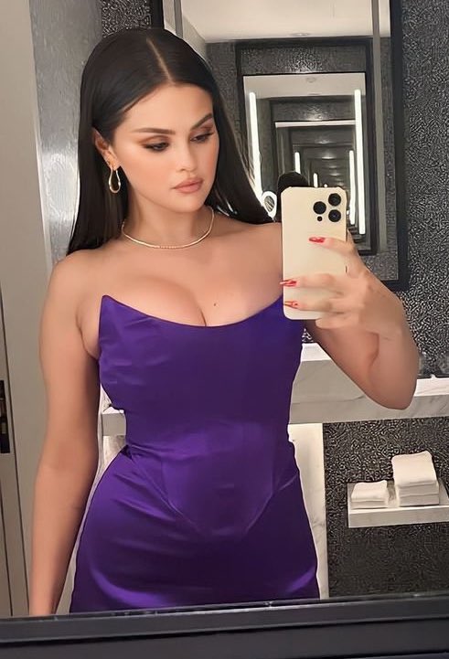 Selena Gomez in purple! 💜