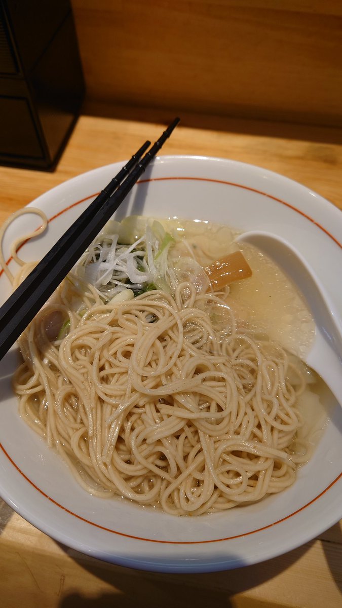 So, there is a ramen resto in Kodenmacho, Tokyo where the owner is not only an Uma Musume trainer, but also a Bocchi The Rock fan. 

Shrimp wonton ramen is good. Will dine again. 👍👍👍

Resto name: 日本橋 朱鷺 (Nihonbashi Toki). Very near to Exit 2 of Kodenmacho Station.