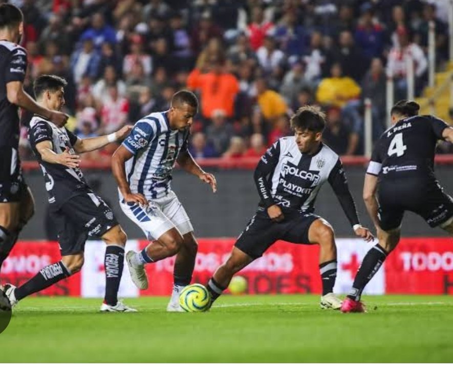 Comentario Fubolístico de #Rayo @Tuzos vs @ClubNecaxa. Los Rayos han tenido una temporada irregular pero llegan motivados, mientras que los de Hidalgo se ven muy trabajados y ha pesado los compromisos en @TheChampions en su rendimiento. Quien ganará? @jbvalder @Elbalonrueda02