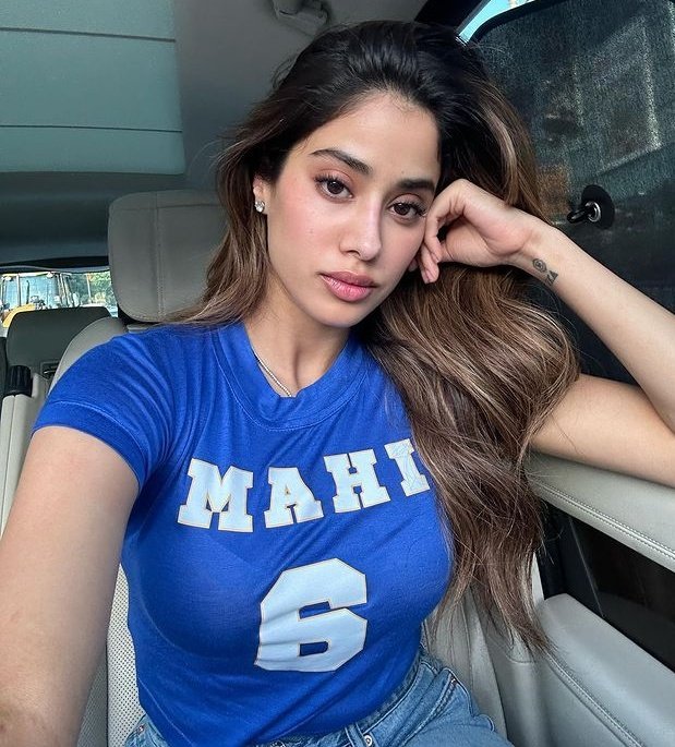 'Jhanvi Kapoor could probably stop a war just by flipping her hair. Who needs diplomacy when you have her mesmerizing aura? 💁‍♀️🕊️