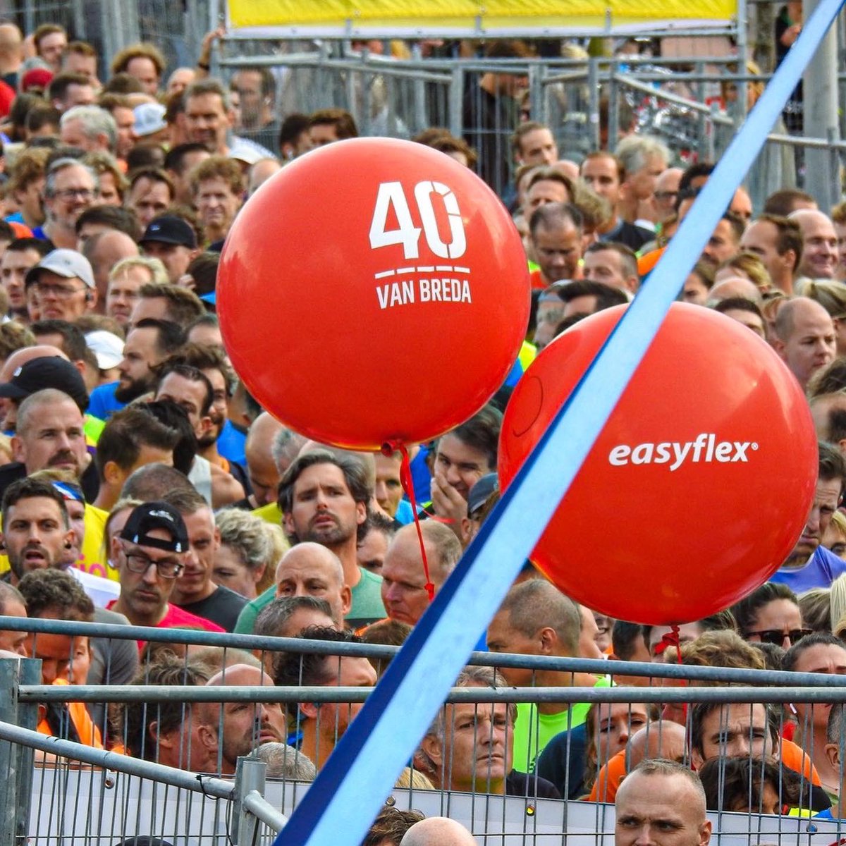 #Hoofdsponsor @easyflex_nl 

Al jarenlang is <a href="/easyflexnl/">Easyflex</a> onze trouwe hoofdsponsor, wat zijn we blij met deze sponsor en haar toegewijde medewerkers. 

Volg jij het voorbeeld van Easyflex en loop je mee? Zie 40vanBreda.nl Onze lopers steunen is ook geweldig!
