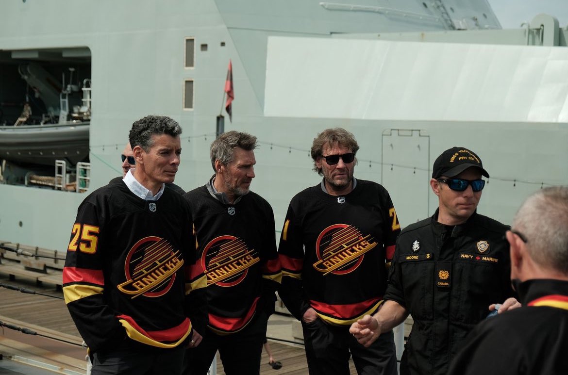 Today the #CanucksAlumni had the pleasure of visiting the HMCS Vancouver during the Royal Canadian Navy Fleet Week. The crew gave an incredible VIP tour of the ship and the Canucks Alumni were happy to sign jerseys and take pictures for fans and crew members on board.