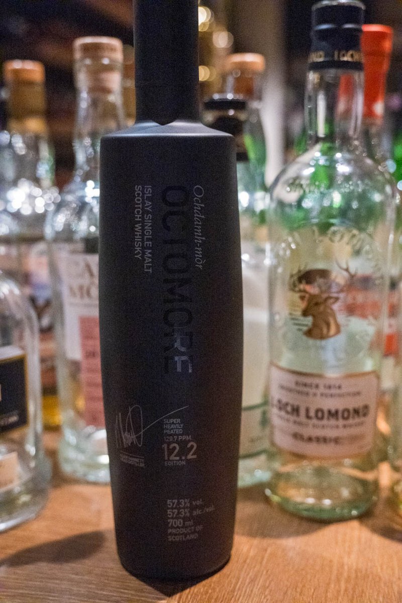 恒例の酒供養。
MILLBURNの1983年。
LONGMORNの1972年。
OCTOMORE　12.2

何が何やら。