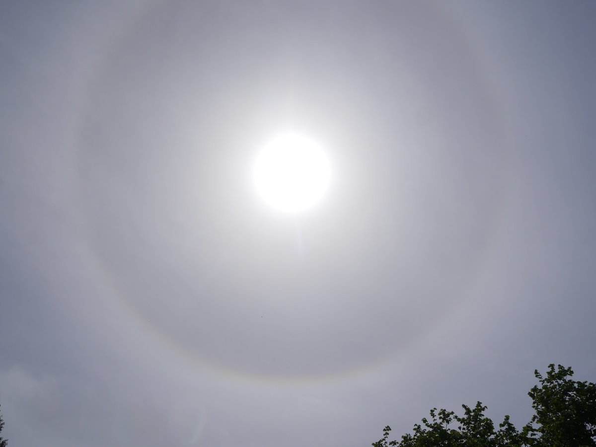GOTT LÄSST SEINE SONNE SCHEINEN ÜBER GUTE +BÖSE! Er möge mir helfen auf der seiner SEITE ZU SEIN! AMEN!