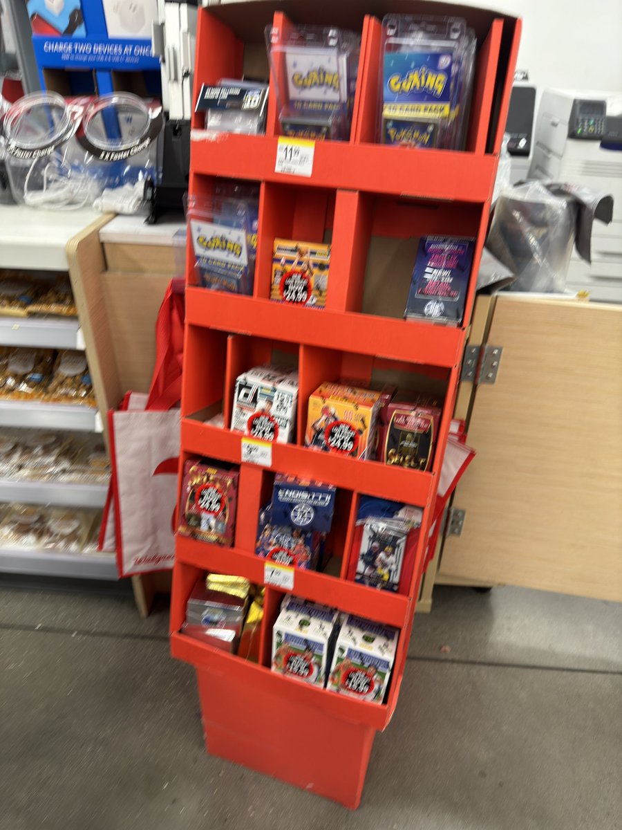 3pointGeek's tweet image. Check your local Walgreens! They have random 21-22, 22-23 and 23-24 retail blasters. Some on special pricing.

They also have some random brand repacks. Bought one blaster to just have a little ripping time. #RetailFix #HobbyBuys