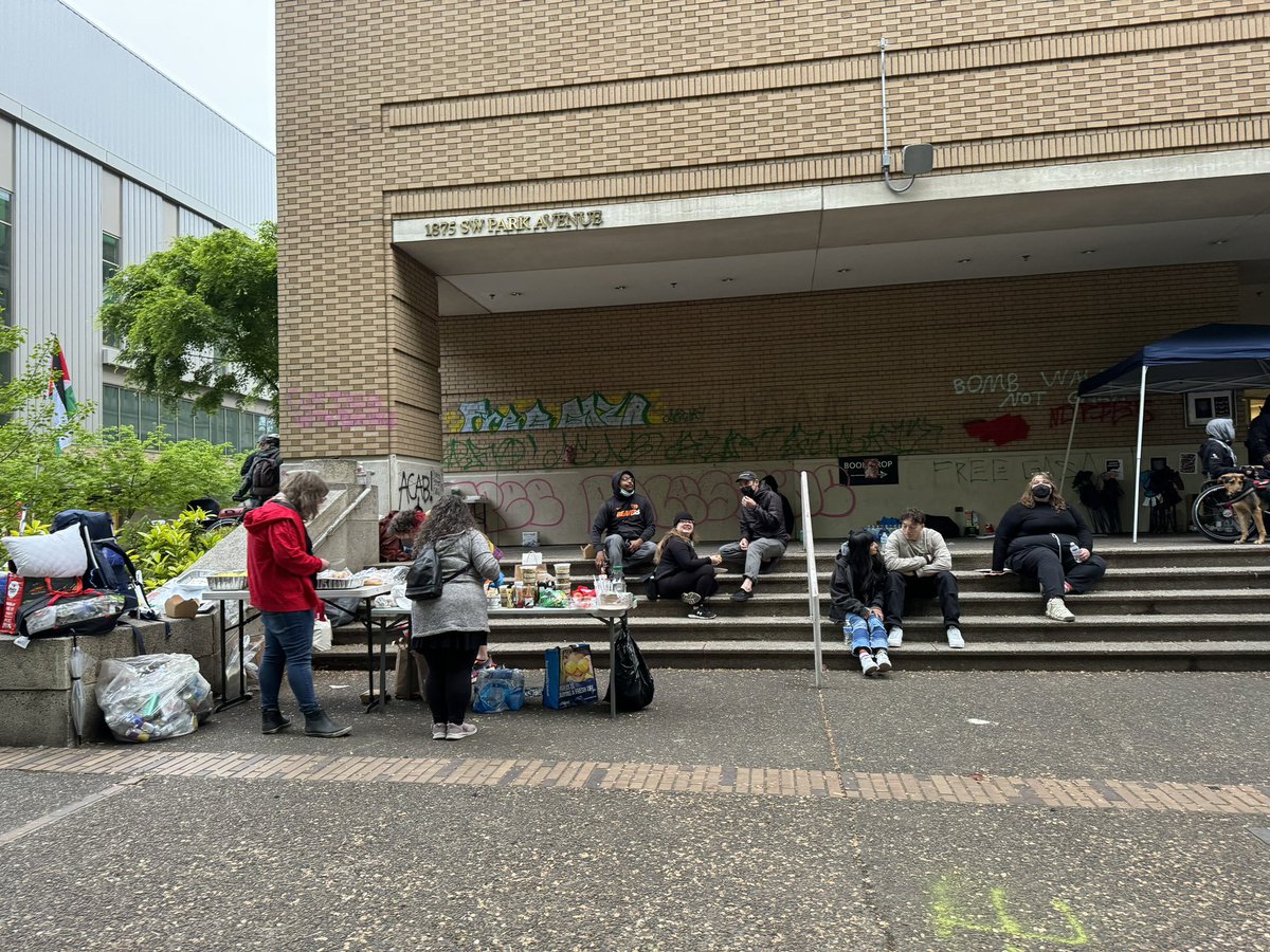 The exterior of the library at @Portland_State is barricaded & vandalized even after police cleared the siege of the building twice on May 2. Far-left extremists & Antifa say that because Gaza doesn’t have functioning libraries, they need to destroy libraries in the US too. The…