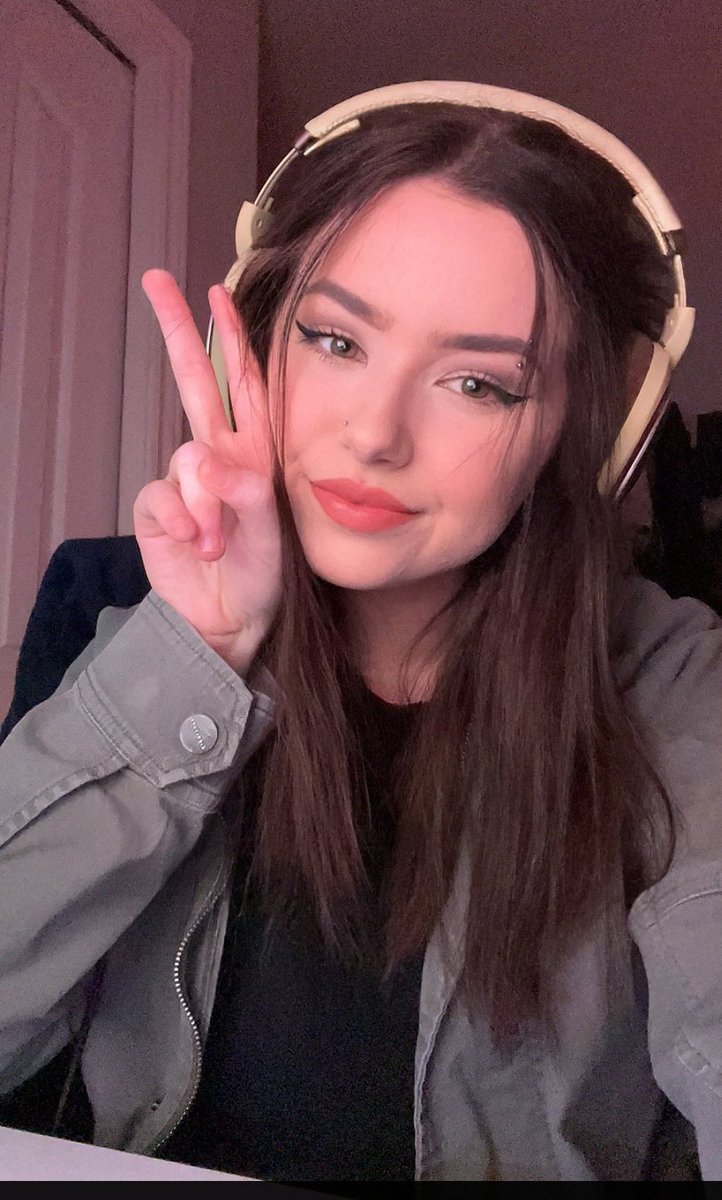 Bonjour X rt et follow pour une nudes ❤️🥵