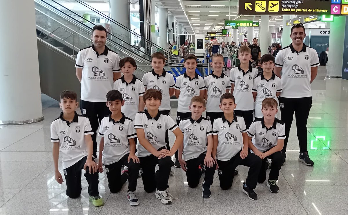 AlcudiaSe's tweet photo. CAMPEONATO DE BALEARES | 2024

💚 Nuestros equipos Alevín A, Benjamín A y Benjamín B, ya viajan para Ibiza para vivir un fin de semana histórico para el club con 3 equipos disputando el campeonato de Baleares

🙌🏻 Mucha suerte y a disfrutar de la experiencia https://t.co/p5lUC6cXcx