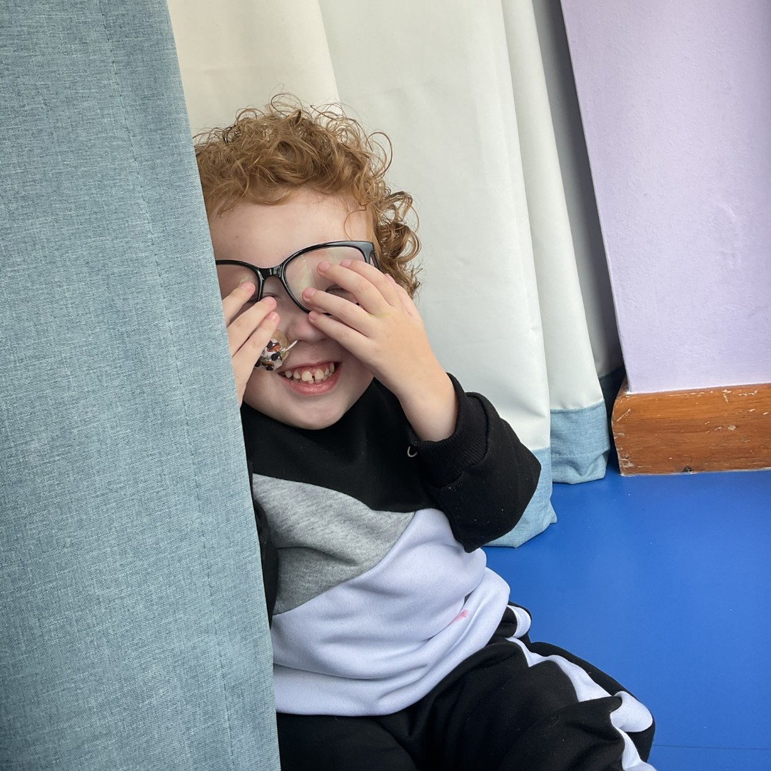 Oh Riley you are so cheeky! Where did you get those glasses from? 😆😆  #MakingMagicMemories #JHT #JamesHopkinsTrust #KitesCorner #NursingRespiteCare #Gloucestershire #Charity #ChildrensHospice