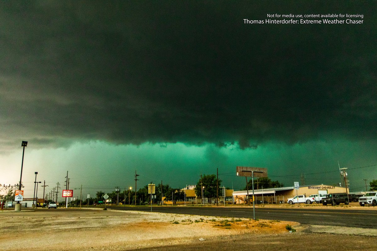 The greenage coming into Robert Lee, TX was on another level this afternoon. #txwx