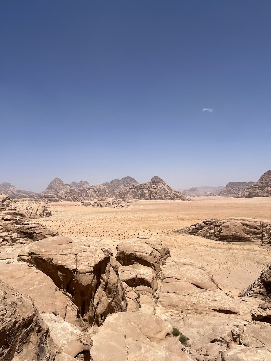 Grandi spazi, silenzi aperti, tramonti struggenti: il deserto del Wadi Rum è pura poesia #travel #giordania #lonelyplanetitalia #jordan
