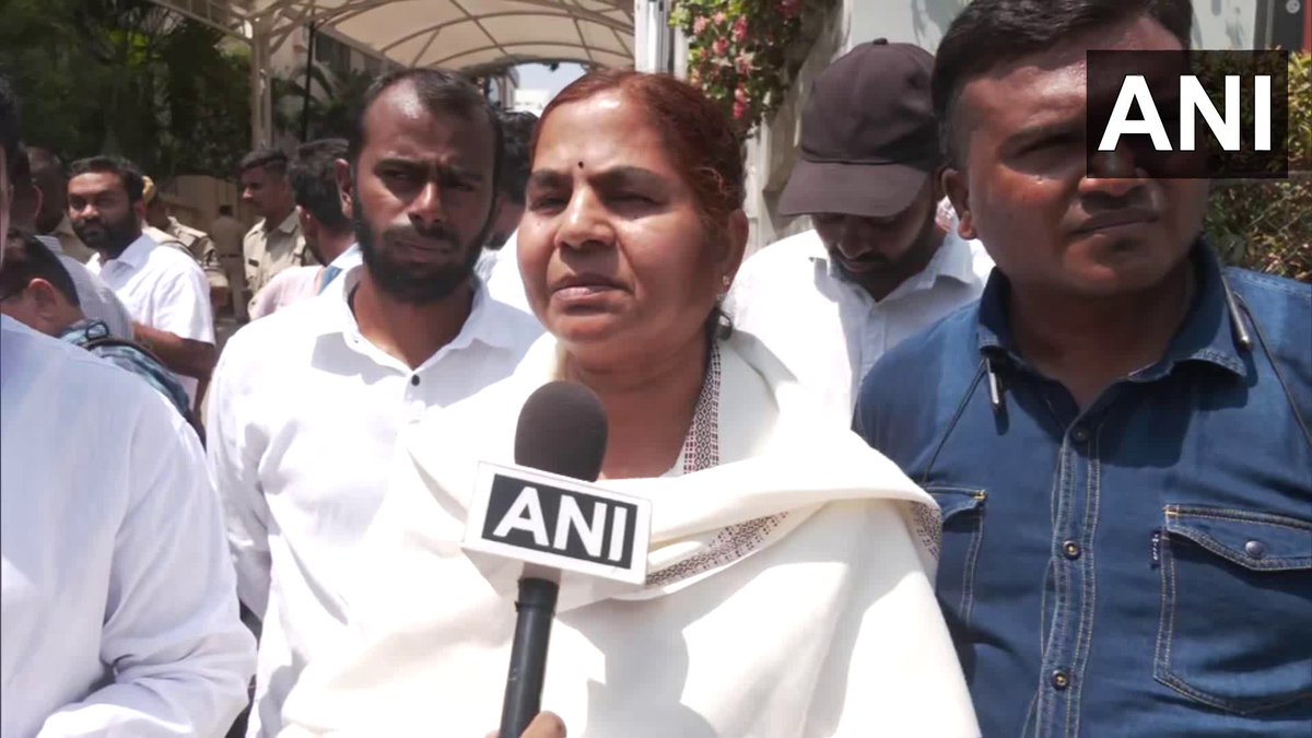 Hyderabad | Radhika Vemula, mother of Rohith Vemula says, 'The closure report was given based on the incidents that happened in 2018. There was no inquiry after that. We have come to meet Telangana CM today as the report has been given now. The CM has assured that a fair inquiry…