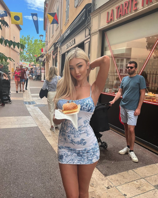 Feeling like a snack 😋  https://t.co/en9OASv8QV https://t.co/k1Lrs9EUkz