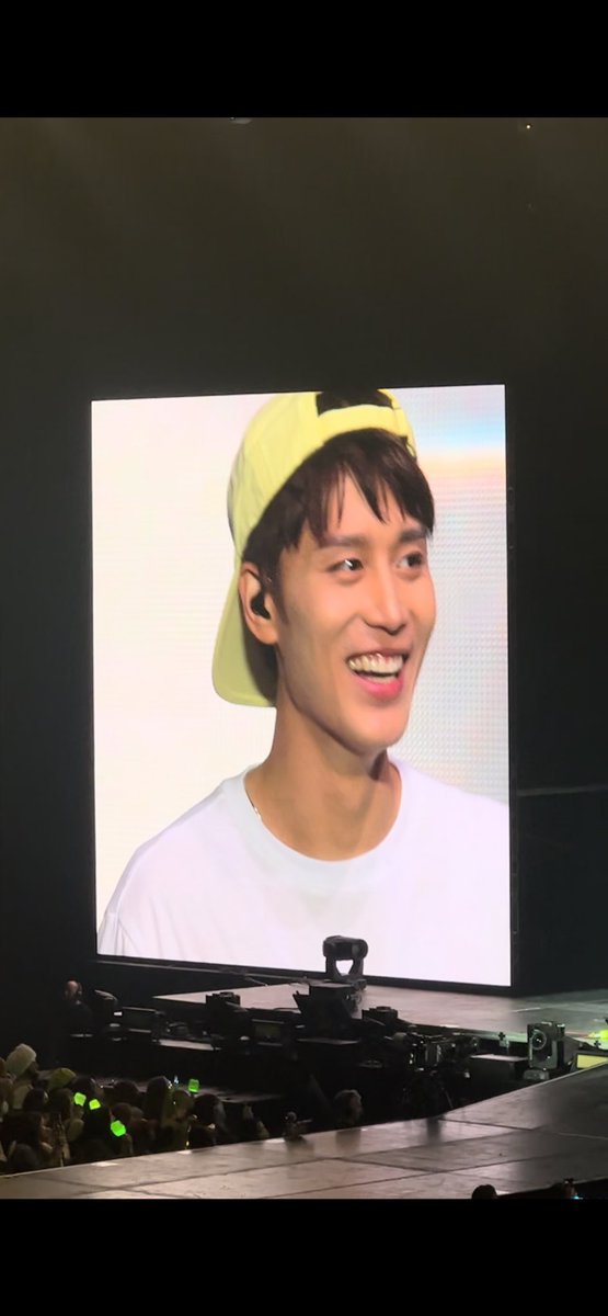 moon taeil on the big screen with the sweetest smile ever 🥹💛