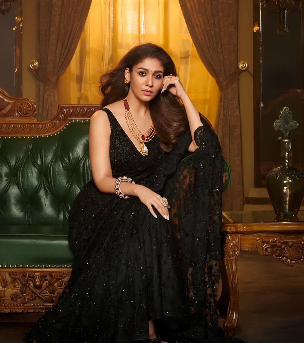 #Toxic  Buzz is that director
@GeetuMohandas
is reportedly in discussions with Lady #Superstar
@NayantharaU
for a role. Will she replace #KareenaKapoorKhan, who has exited the project ?  

@KvnProductions @TheNameIsYash 
#monstermindcreations