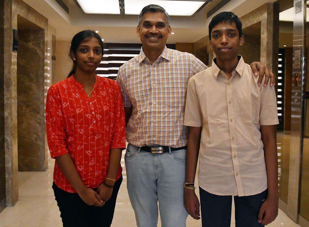 These 3 Teachers/Aacharyas/Gurus have done excellently well and brought the best out of their students. Their Contribution to their Field as teachers and thereby to our nation is invaluable.. Shri.Kuldeep M Pai - Music Shri.Pullela Gopichand - Badminton Shri.RB Ramesh - Chess