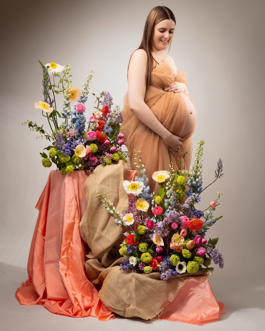Last week, I had the opportunity to do a maternity photoshoot with Shannon. A big thank you to Shannon for being a wonderful model and allowing me to share these images. The amazing flowers were by Leah, a truly wonderful florist.

#foyersphotography #ma… instagr.am/p/C6iPbHJsDgz/