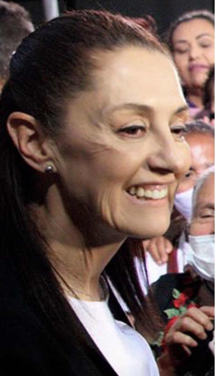 ryo_hermoso's tweet image. Bueno, sabiendo que no hay que tomar en cuenta al borrachin, el tiro es entre Xóchitl Gálvez y la flaca 🦎

Por quién de ellas dos vas a votar ? 🙋‍♀️

Xóchitl Gálvez - 🔁

Claudia - ♥️

Voten 👇