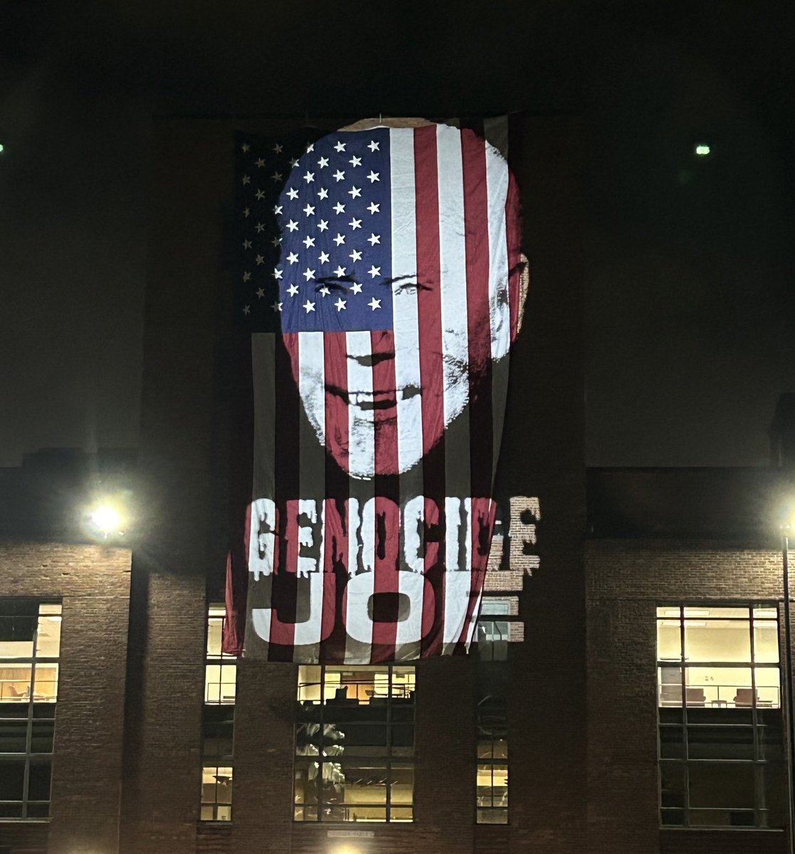 GW University staff hung a massive US flag in front of Palestine demonstrators

They did this