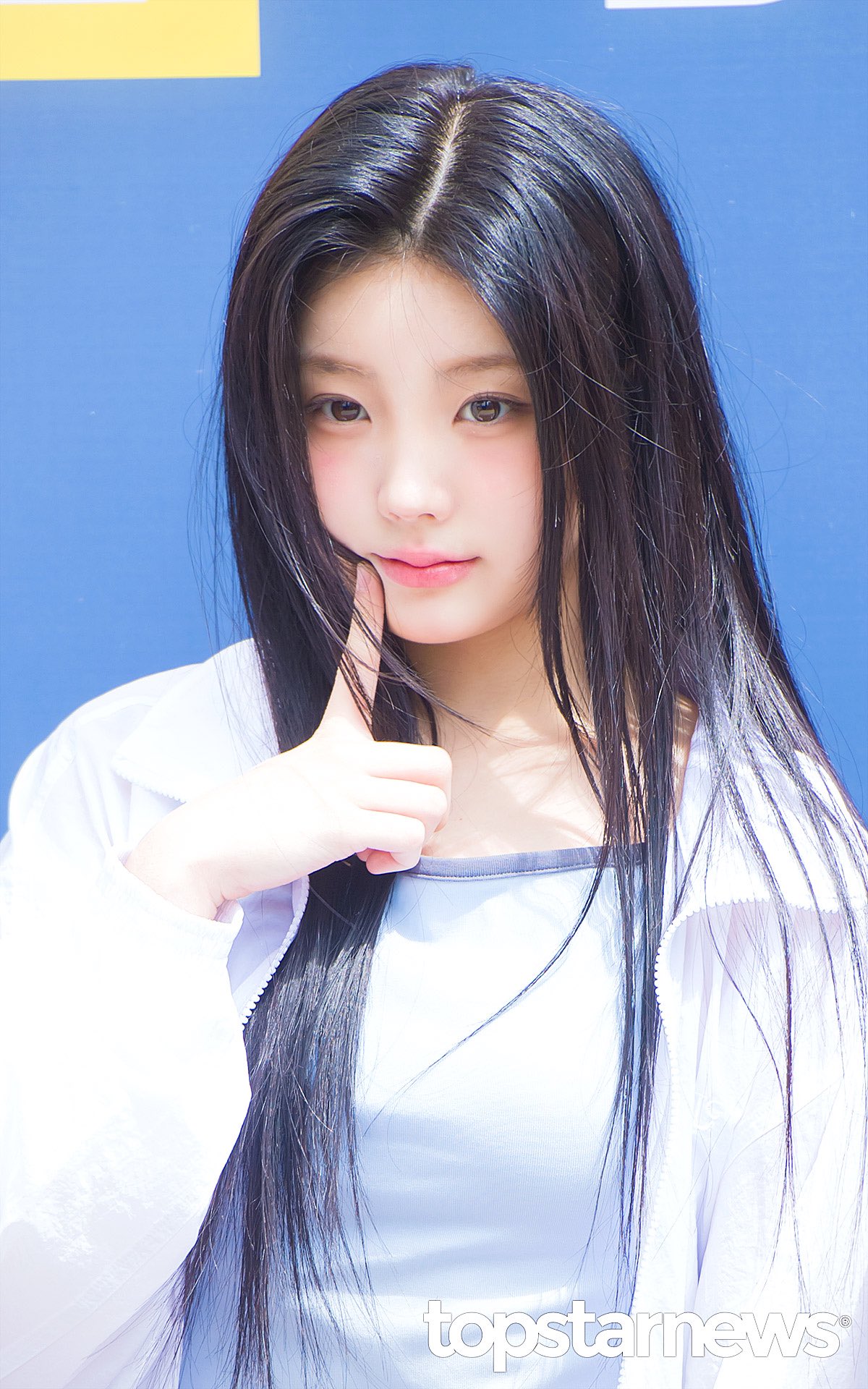 ILLIT ユナ、ウォンヒ PHOTO】ILLIT ユナ＆モカ＆ウォンヒ、ラジオ収録のため放送局へ