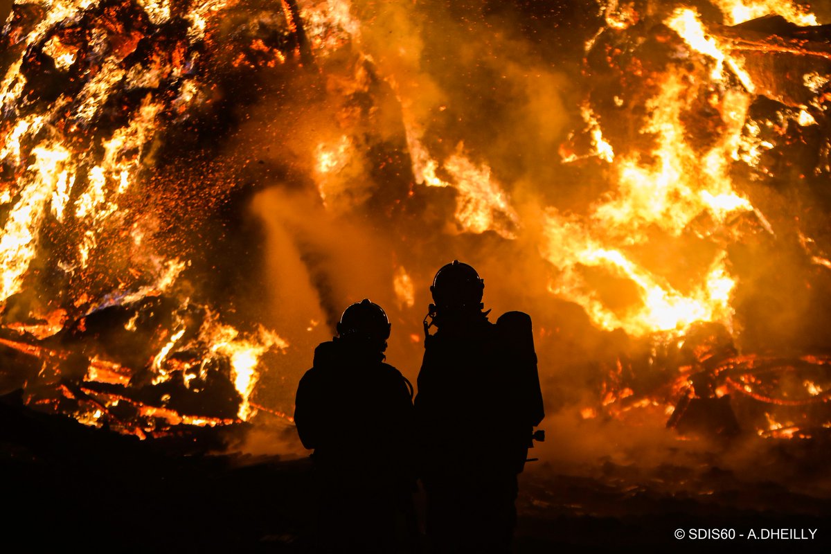 #JournéeInternationaleDesPompiers // C’est en 1999, à la suite d’un évènement tragique survenu en Australie et qui a couté la vie à 5 pompiers, que cette journée a été créée. Elle rend hommage aux soldats du feu du monde entier. Reconnaissance et soutien à l’ensemble des pompiers