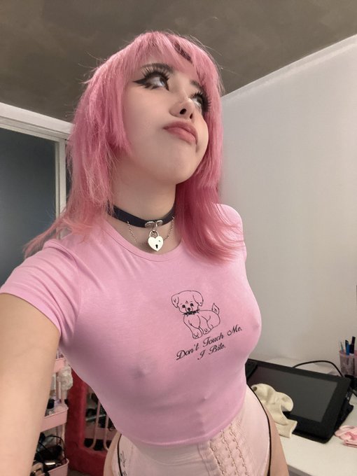 Hay fotos nocturnas en mi onlyfans ?
Soy muy torpe siendo sexy pero al menos soy una pervertida adorable
