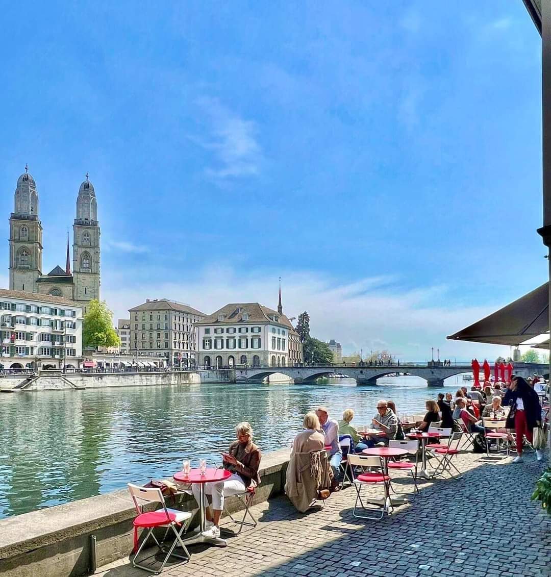 Guten Morgen. Ich wunsche euch auch allen wunderschon Tag..