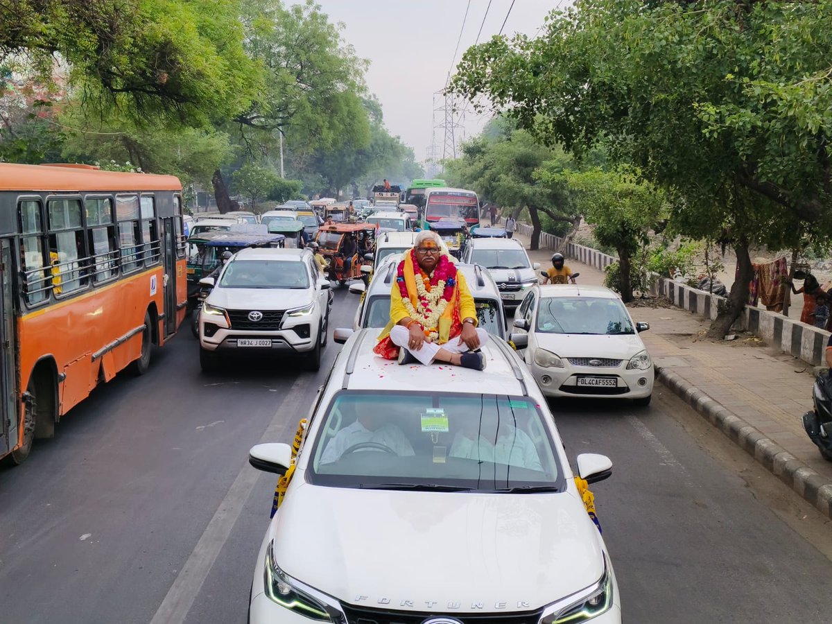 One of the best road ways for this election campaign. Good to have this one among other things in the world right now. #MahabalMishra4WestDelhi