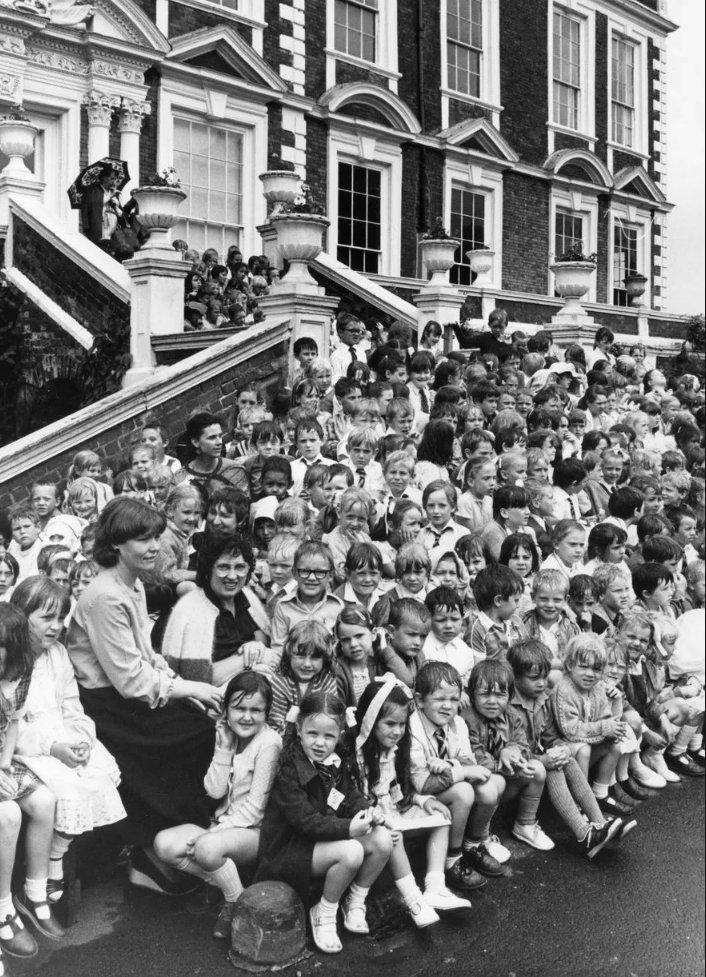 Check out this picture from 1984! Can you see yourself?

 Liverpool International Garden Festival Fringe took place on 12th July, 1984; more than 500 schoolchildren from Fazakerley, Norris Green and Croxteth took part! 

Source: Nostalgia Reporter Jess Molyneux, Liverpool Echo