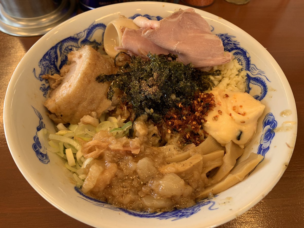 茨城県古河市 
それいけ！たかちゃんラーメン

たれそば+味玉

豚もローストポークも旨い。
山椒が刺激的で良いアクセント👍
あっという間に完食…大も行けたな😄

美味しく頂きました😋