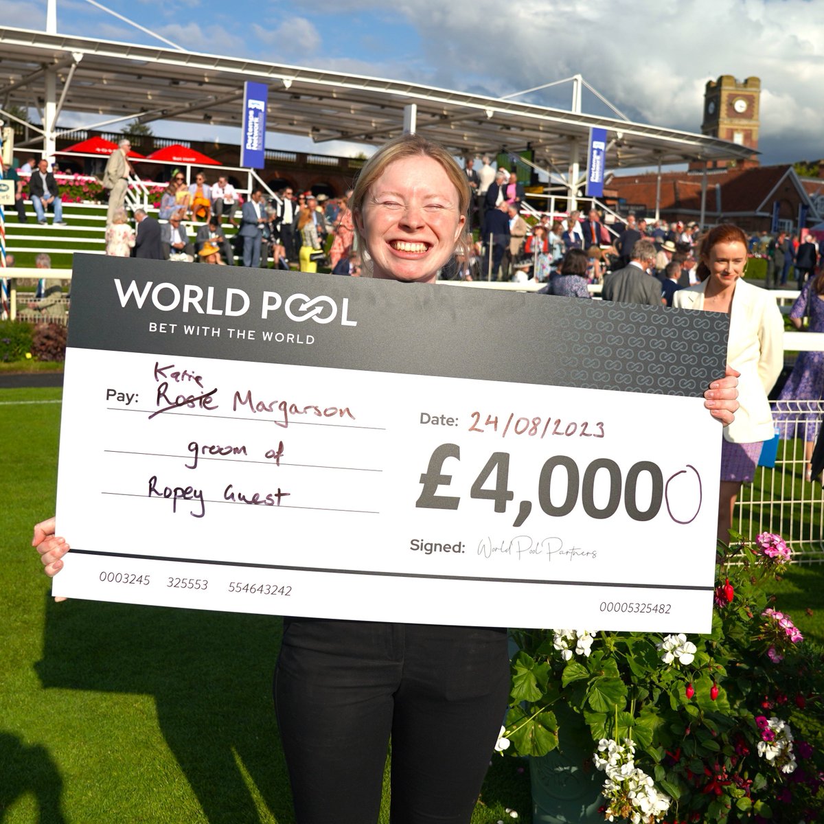 The giant £4,000 cheque is back today! 😆

Our first 𝑴𝒐𝒎𝒆𝒏𝒕 𝒐𝒇 𝒕𝒉𝒆 𝑫𝒂𝒚 in the UK for 2024 will be picked from one of the nine races @NewmarketRace.

Good luck to all connections.