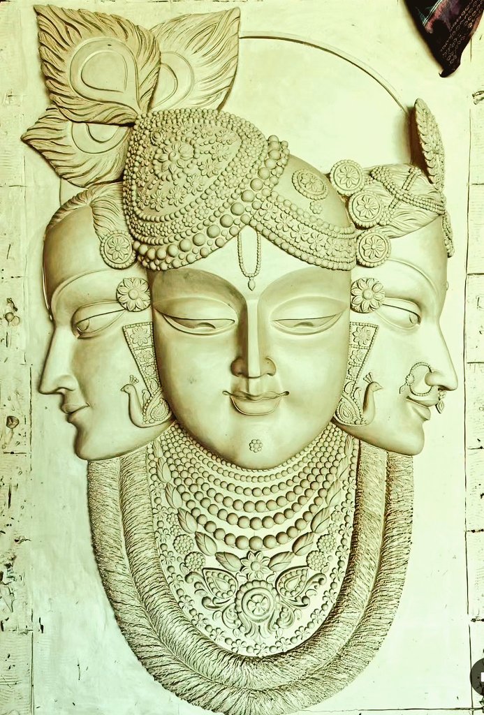 'Our true appearance is our mind's appearance; whatever our mind's visage is, that is our real visage. '
Shrinath Jamunaji MahaPrabhuji #sculpture by Dezin India.
instagram.com/p/C6d-KOey3Yb/…
#art #artist #homedecor #interior  #architecture #quote #interiordesign #incredibleindia