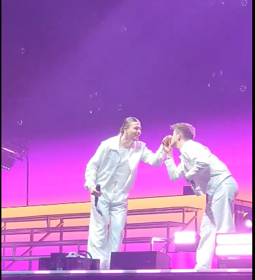 M89594410's tweet photo. Merci d'avoir clarifié la DA les gars. 😘😘😘
Montez dans la fusée destination les étoiles !
#Julierre #JulierreForever #LesBaloos #StarAcademy #StarAcademyTour #StarAcademyTour2024 https://t.co/nkUiFfmww3
