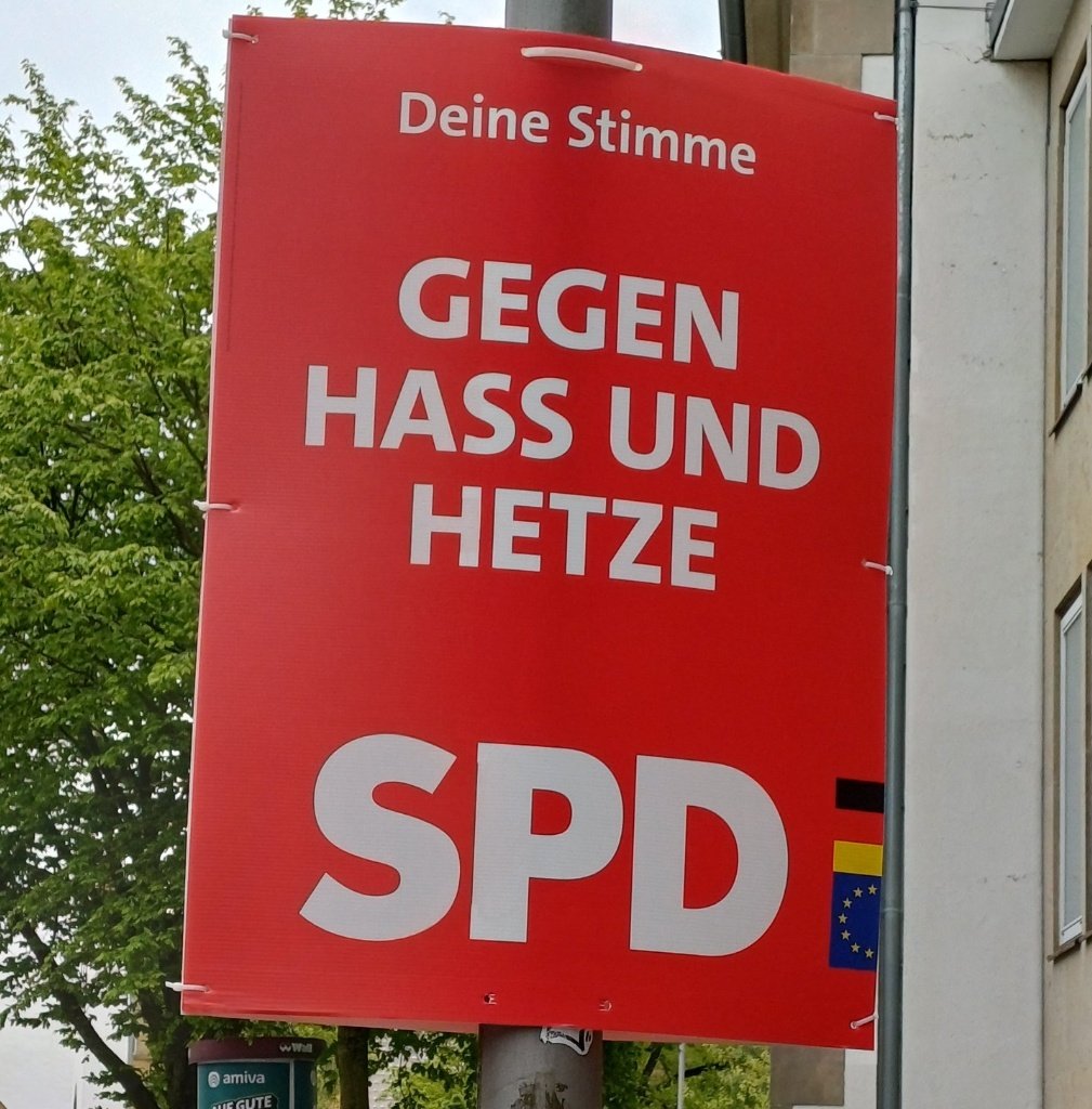 Während die @spdde mit 'Gegen Hass und Hetze' Wahlplakaten in den Europawahlkampf starten, setzt sich ihre kommunistische Parteiführerin #Esken ins ausländische TV und spuckt Gift und Galle. Zerfressen von HASS entlarvt sie sich selber! 🇩🇪 #AfD #Krah #Goebbels #Presseclub